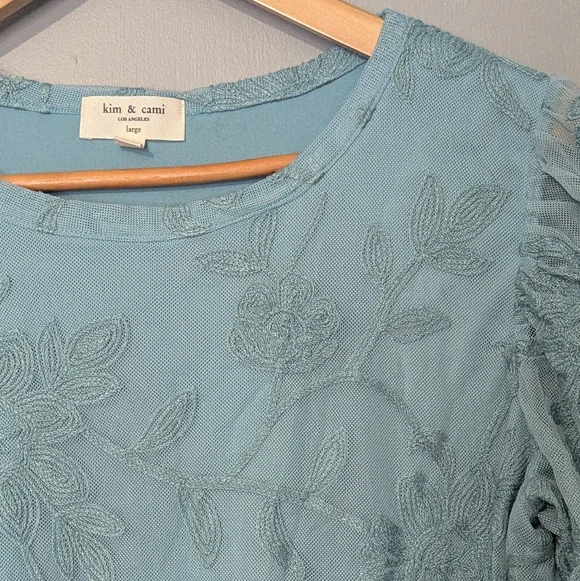 Kim & Cami Los Angeles Women's Large Blue Embroidered Mesh Short Puff Sleeve Top - Picture 4 of 9